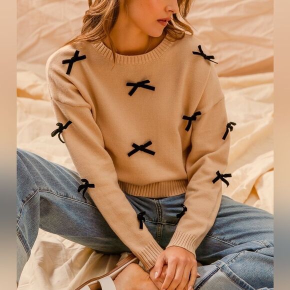 Women's SO ME Ribbon Bow Applique Sweater Tan Black Bow Accents sz Small - Picture 1 of 6
